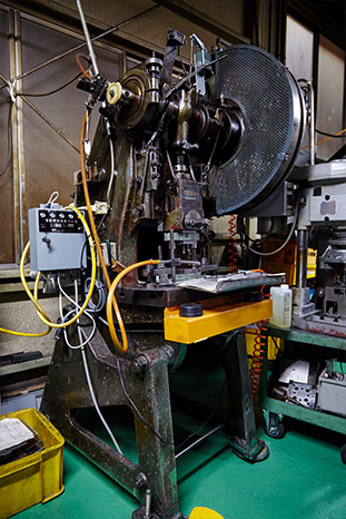 Ｗローリングキー精密プレス