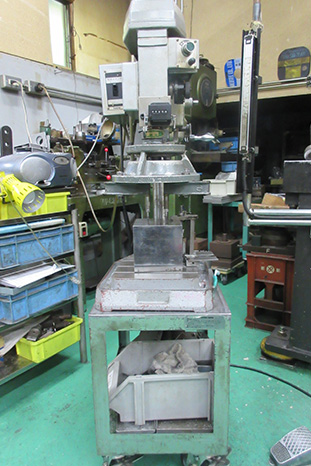 多軸タッピングマシン